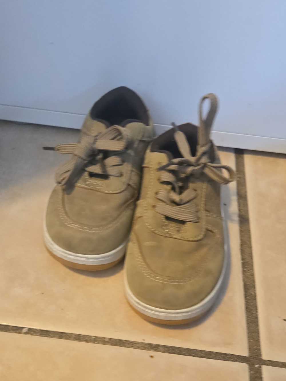 Casual Men's Tan Suede Lace-Up Sneakers